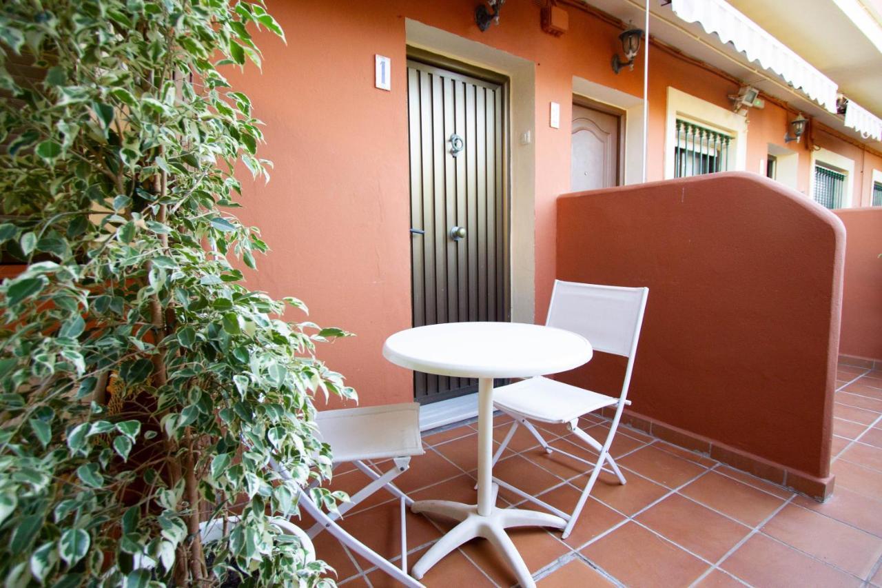 Apartamentos Turisticos Trajano Bolonia Ngoại thất bức ảnh