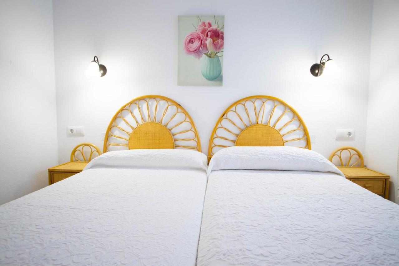 Apartamentos Turisticos Trajano Bolonia Ngoại thất bức ảnh