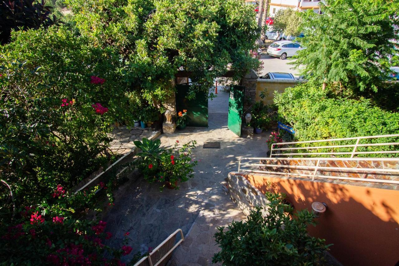 Apartamentos Turisticos Trajano Bolonia Ngoại thất bức ảnh