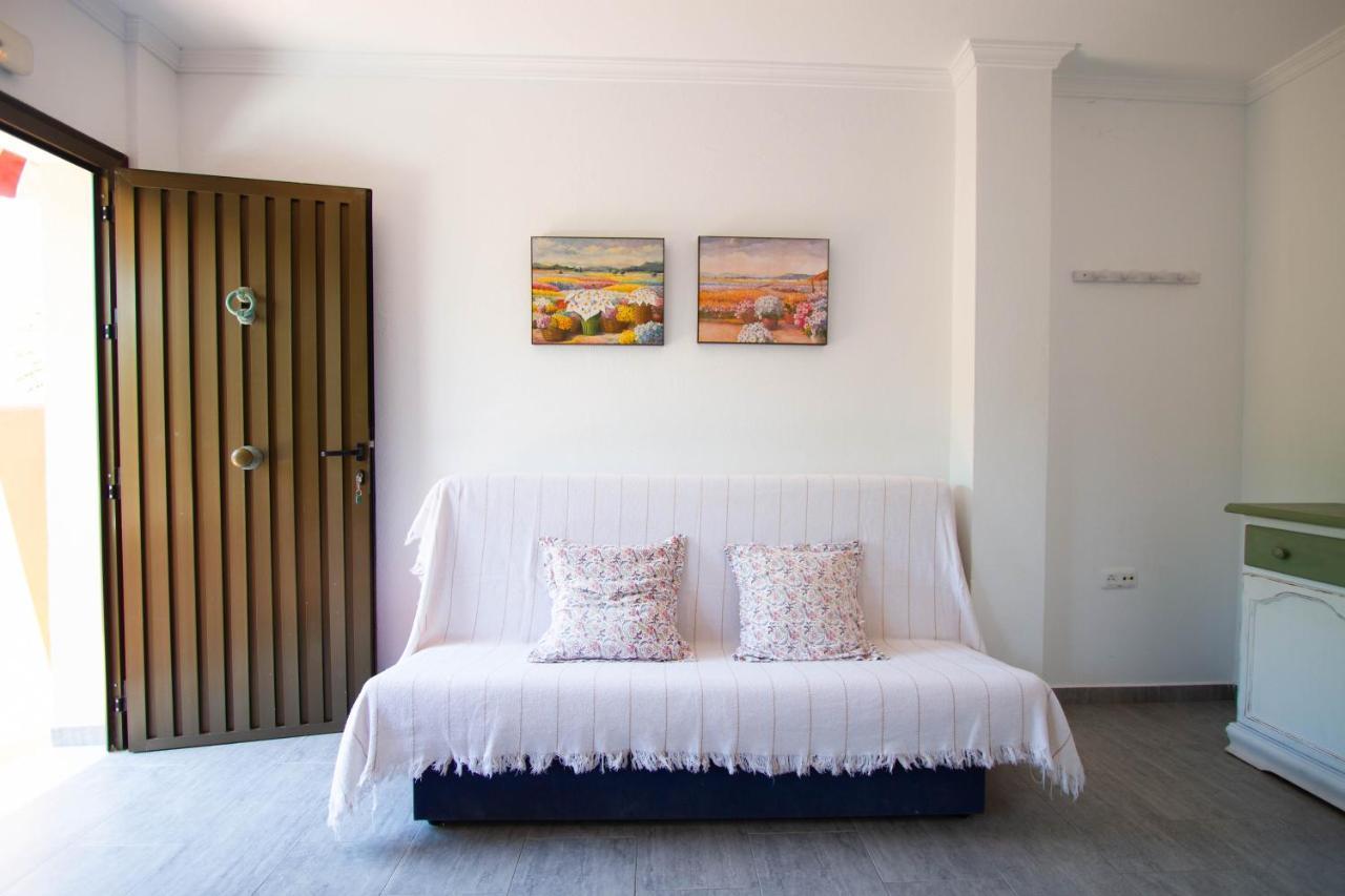 Apartamentos Turisticos Trajano Bolonia Ngoại thất bức ảnh