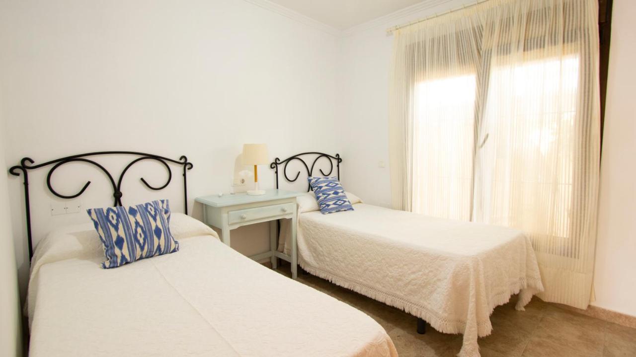 Apartamentos Turisticos Trajano Bolonia Ngoại thất bức ảnh