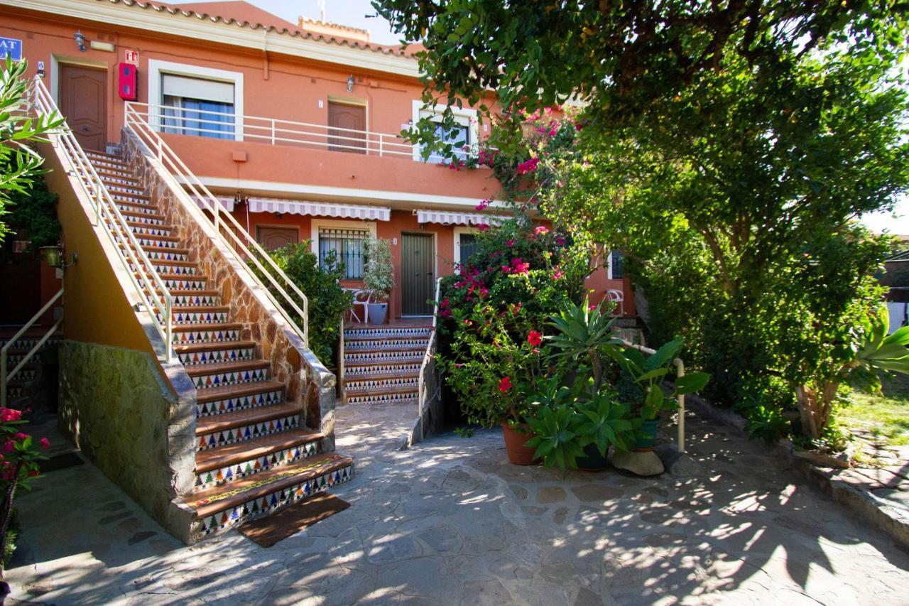 Apartamentos Turisticos Trajano Bolonia Ngoại thất bức ảnh