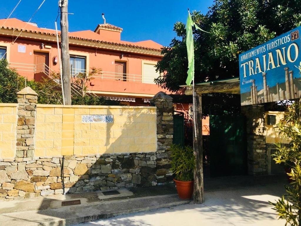 Apartamentos Turisticos Trajano Bolonia Ngoại thất bức ảnh