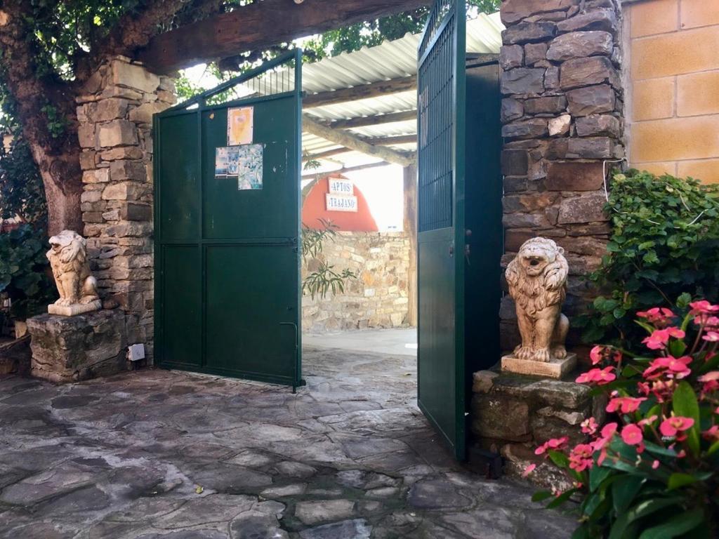 Apartamentos Turisticos Trajano Bolonia Ngoại thất bức ảnh